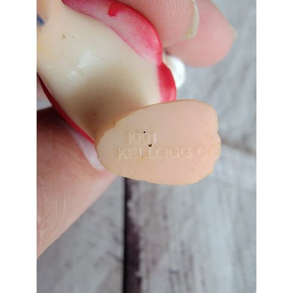 Vintage 1991 Disney Gummi Bears Cubbi PVC Figure by Kelloggs - Picture 6 of 6